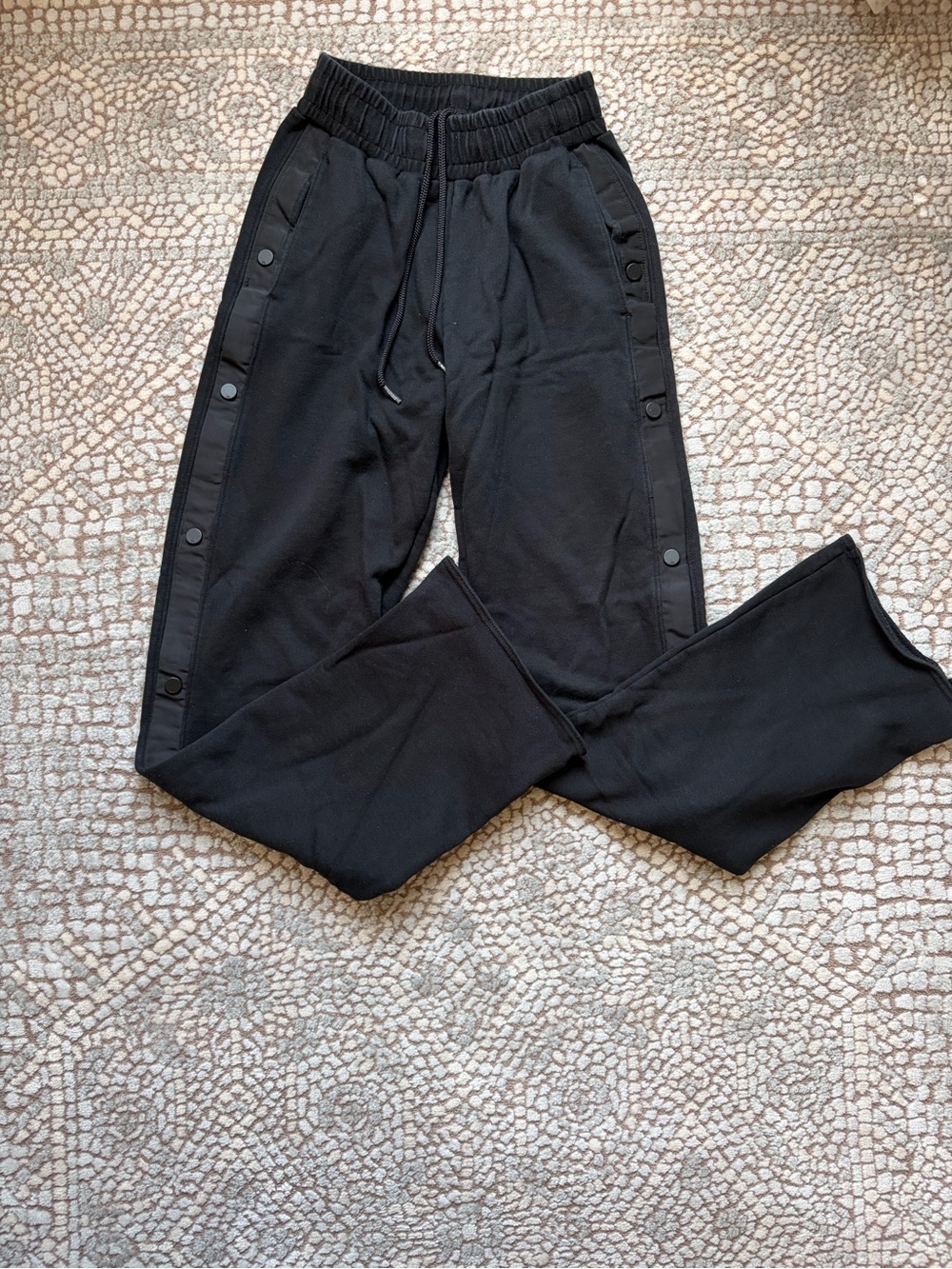 Alo Black Women’s Snap-Detail Jogger Pants
